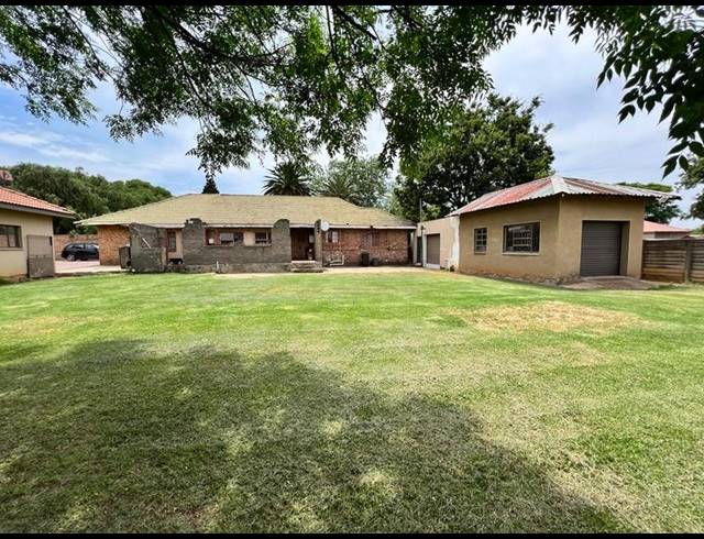 FARM FOR SALE IN RAND COLLERIES